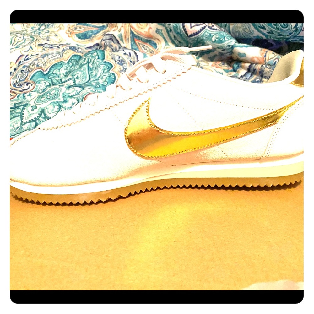 Retro Classic Cortez Nikes